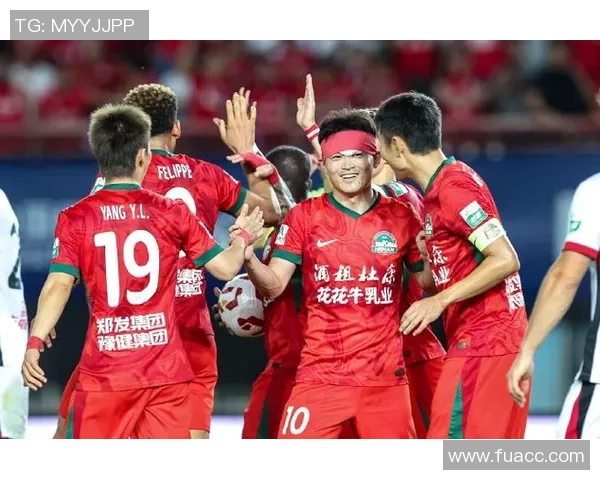 河南足球俱乐部奋勇拼搏助力地方足球发展展现青春风采与团队精神